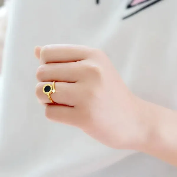 Gold_Roman_Numeral_Rings_For_Women
